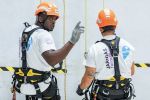 Stagiaires en formation CQP Cordiste, mise en pratique des techniques de sécurité en hauteur